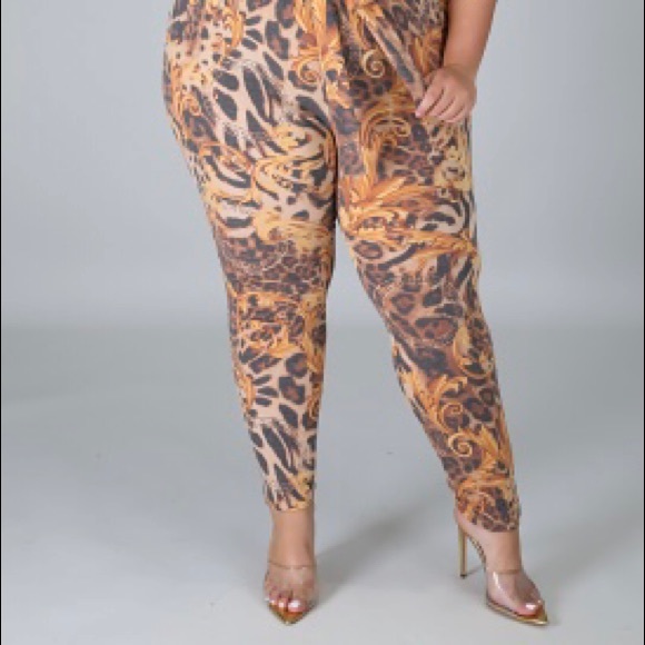 Ladies leopard print jumpsuit plus size only - Picture 2 of 2